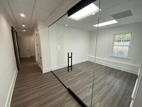 295 W Crossville Rd, Roswell, GA à louer Photo intérieure– Image 1 sur 9