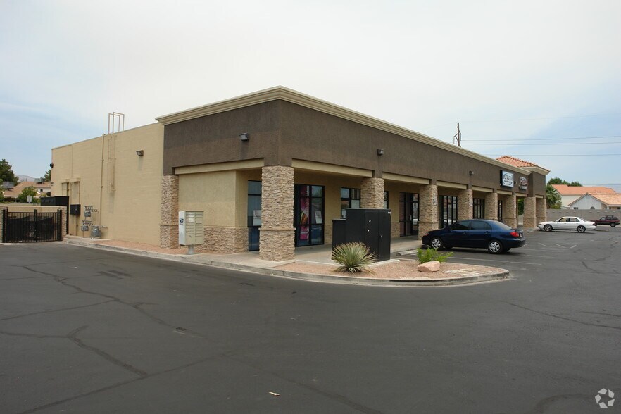 6711-6731 W Alexander Rd, Las Vegas, NV à louer - Photo de l’immeuble – Image 2 sur 9