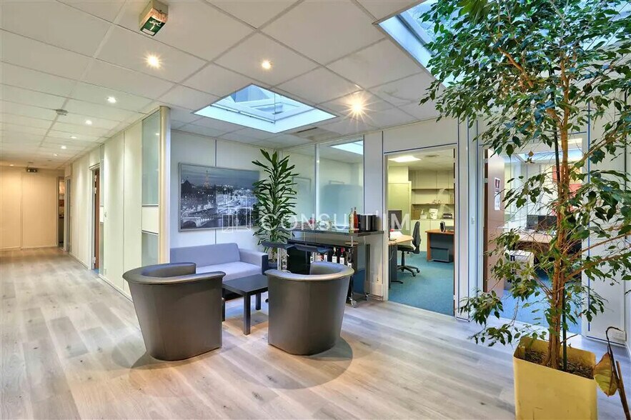 Bureau dans Saint-Cloud à louer - Photo de l’immeuble – Image 3 sur 7