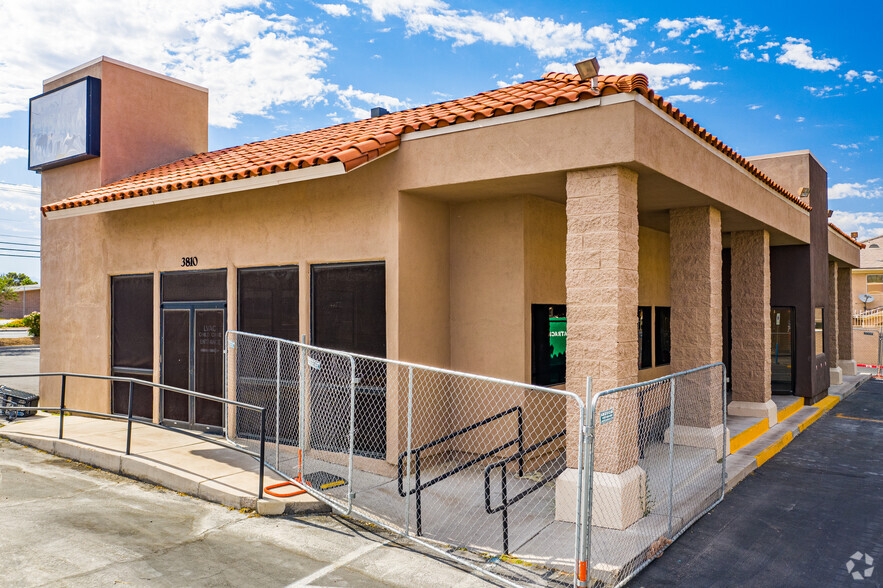 3810-3850 E Flamingo Rd, Las Vegas, NV à louer - Photo de l’immeuble – Image 2 sur 7