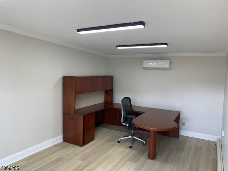 58 N Bridge St, Somerville, NJ à louer - Photo de l’immeuble – Image 3 sur 10