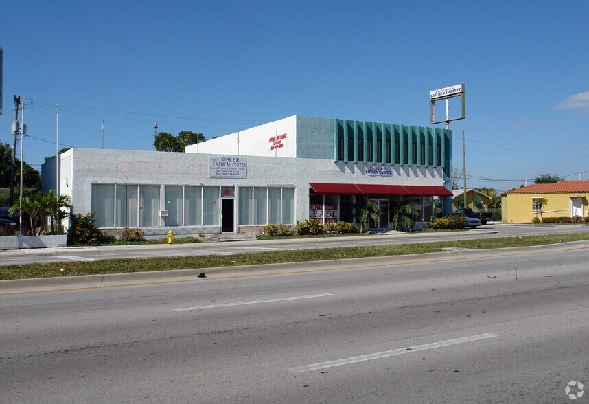 246 NW 42nd Ave, Miami, FL à louer - Photo de l’immeuble – Image 1 sur 7