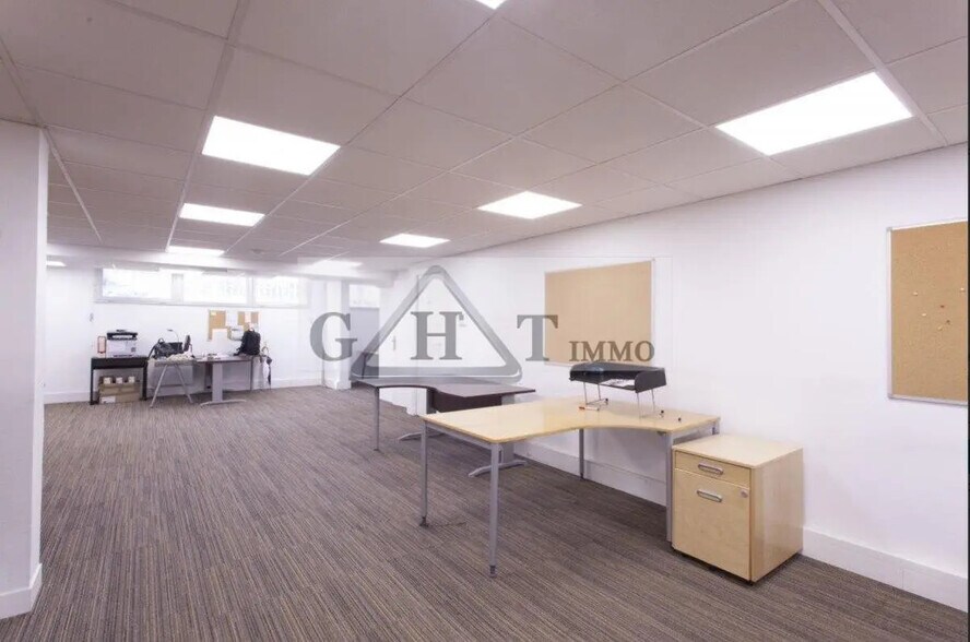 Bureau dans Montreuil à louer - Photo de l’immeuble – Image 2 sur 17