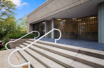 3111 New Hyde Park Rd, New Hyde Park, NY à louer Photo intérieure– Image 2 sur 10