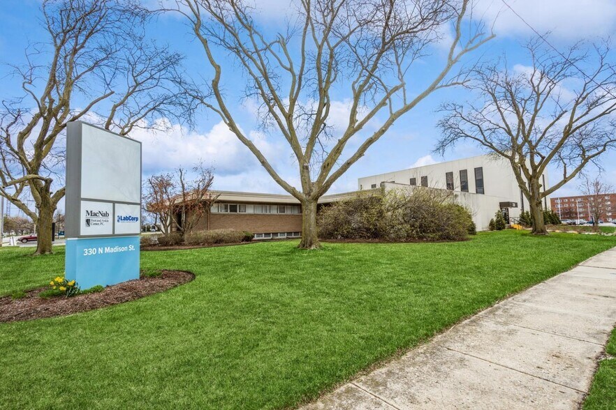 330 N Madison St, Joliet, IL à louer - Photo de l’immeuble – Image 2 sur 2