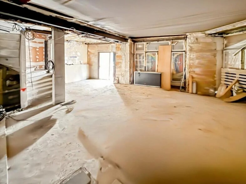 Local commercial dans Paris à louer - Photo intérieure – Image 2 sur 3