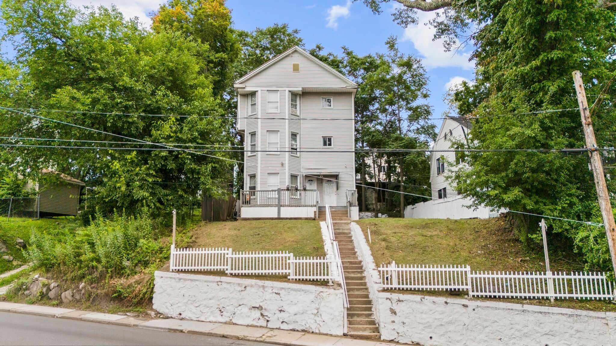 99 Lounsbury Ave, Waterbury, CT à vendre Photo principale– Image 1 sur 2