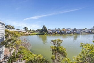 370-390 Bridge Pky, Redwood City, CA - Vue aérienne  vue de carte - Image1