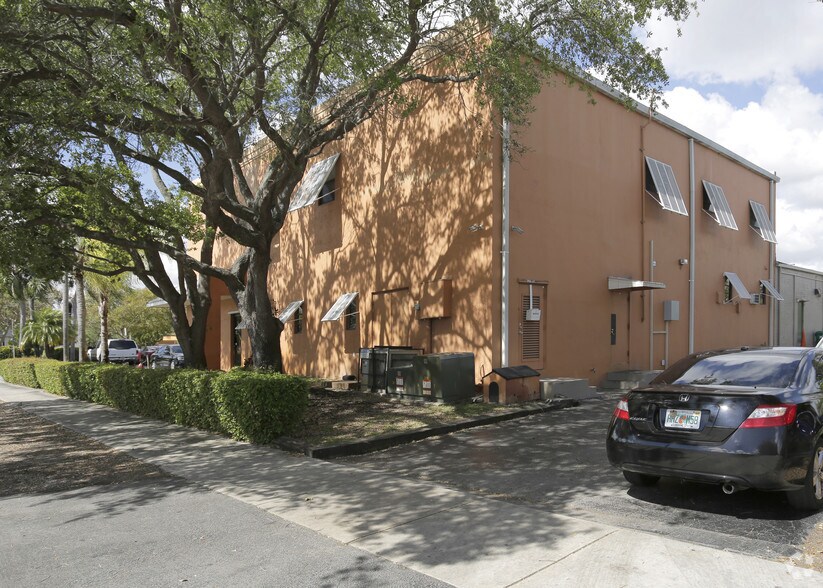 9501-9511 SW 160th St, Miami, FL à louer - Photo de l’immeuble – Image 2 sur 6
