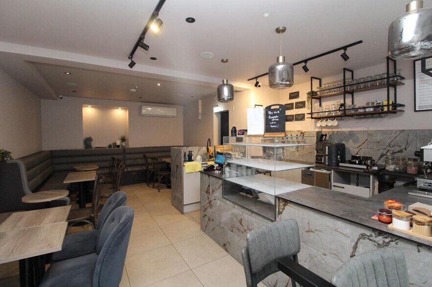 157 Kirkdale, Londres à louer - Photo de l’immeuble – Image 2 sur 9