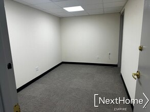 82-11 37th Ave, Jackson Heights, NY à louer Photo intérieure– Image 1 sur 4