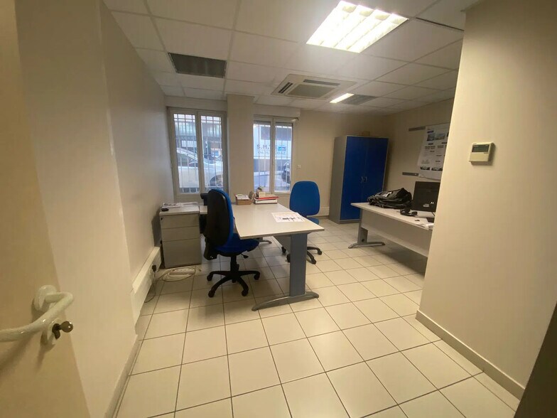 Bureau dans Marseille à louer - Photo de l’immeuble – Image 3 sur 8