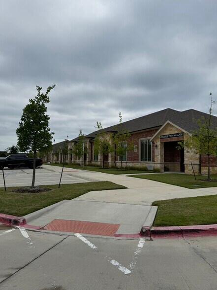 400 Stonebrook Pky, Frisco, TX à louer - Photo de l’immeuble – Image 3 sur 6