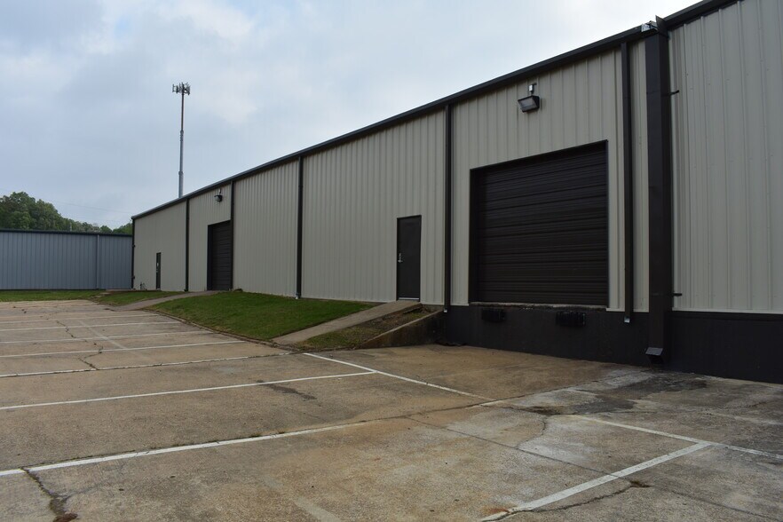 216 Industrial Dr, Ridgeland, MS à louer - Photo de l’immeuble – Image 2 sur 27