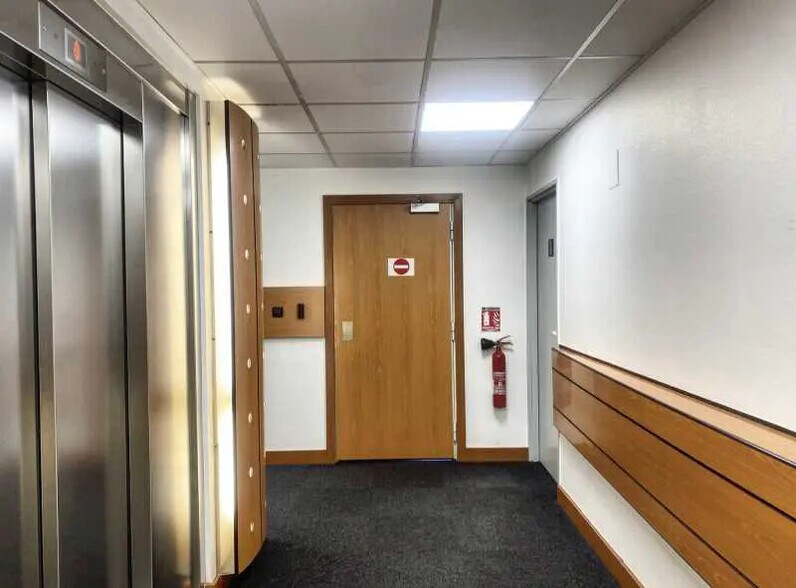 Bureau dans Villeurbanne à louer - Photo de l’immeuble – Image 3 sur 19