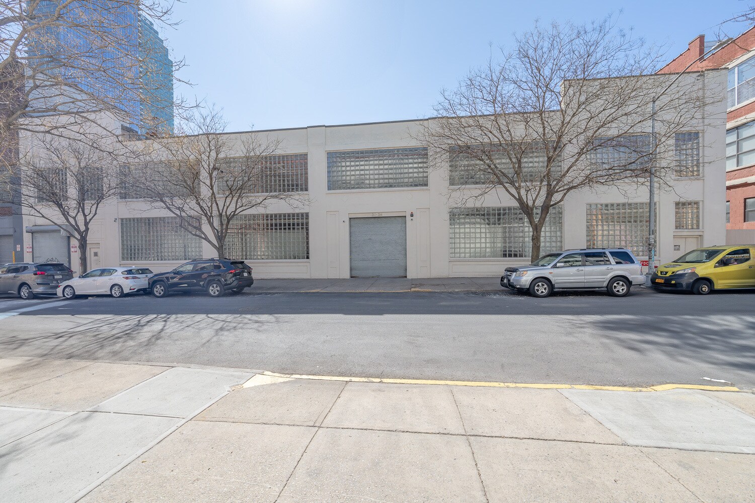 2124 44th Ave, Long Island City, NY à vendre Photo de l’immeuble– Image 1 sur 57