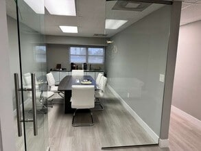 5245 NW 36th St, Miami Springs, FL à louer Photo intérieure– Image 1 sur 7