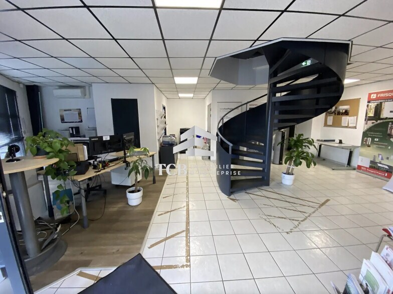 Local d’activités dans Couëron à louer - Photo de l’immeuble – Image 3 sur 11