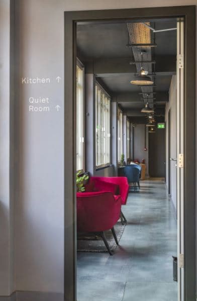 35 Luke St, Londres à louer Photo intérieure– Image 1 sur 5