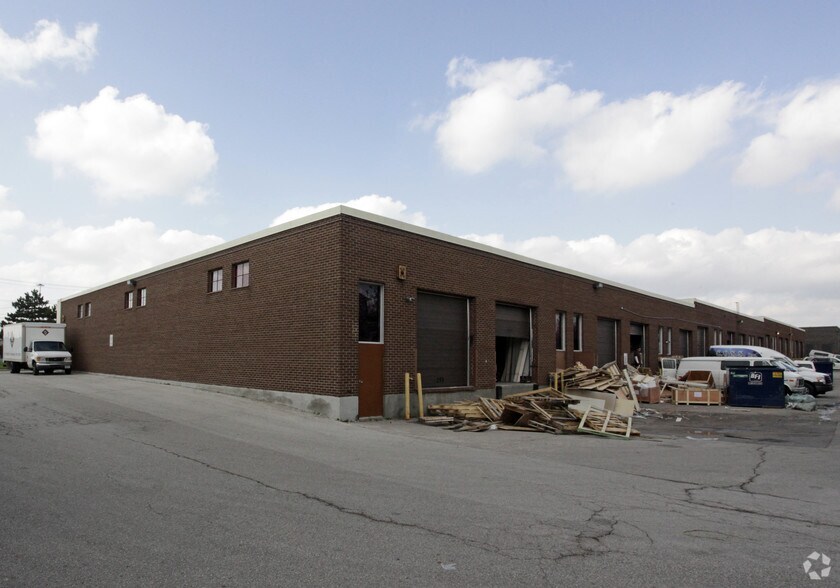 285-311 Norfinch Dr, Toronto, ON à louer - Photo de l’immeuble – Image 2 sur 3