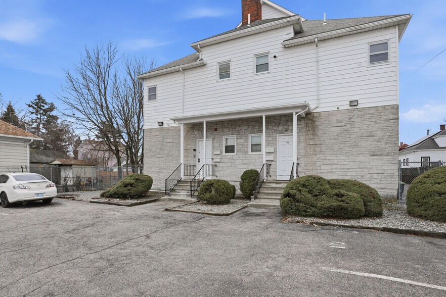 122 Lowell Ave, Providence, RI à vendre - Photo de l’immeuble – Image 3 sur 8