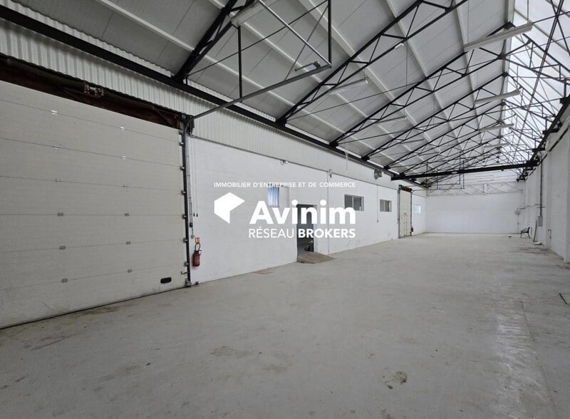 Industriel/Logistique dans Saint-Brice-sous-Forêt à louer - Photo de l’immeuble – Image 3 sur 4