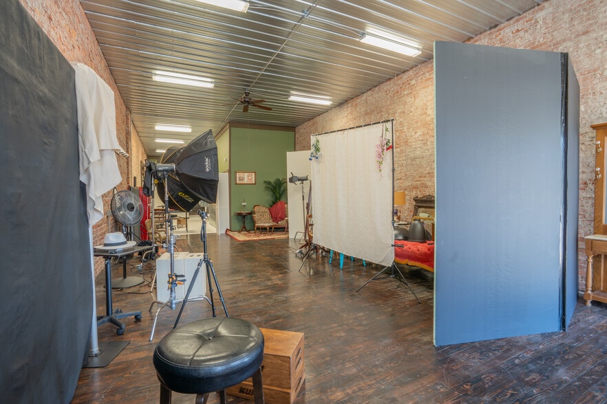 207 S Railroad St, Brookston, IN à vendre - Photo principale – Image 2 sur 43