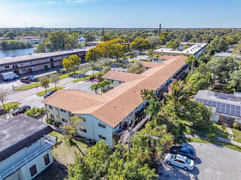 5971 NW 17th Pl, Sunrise, FL à vendre - Photo de l’immeuble – Image 3 sur 43