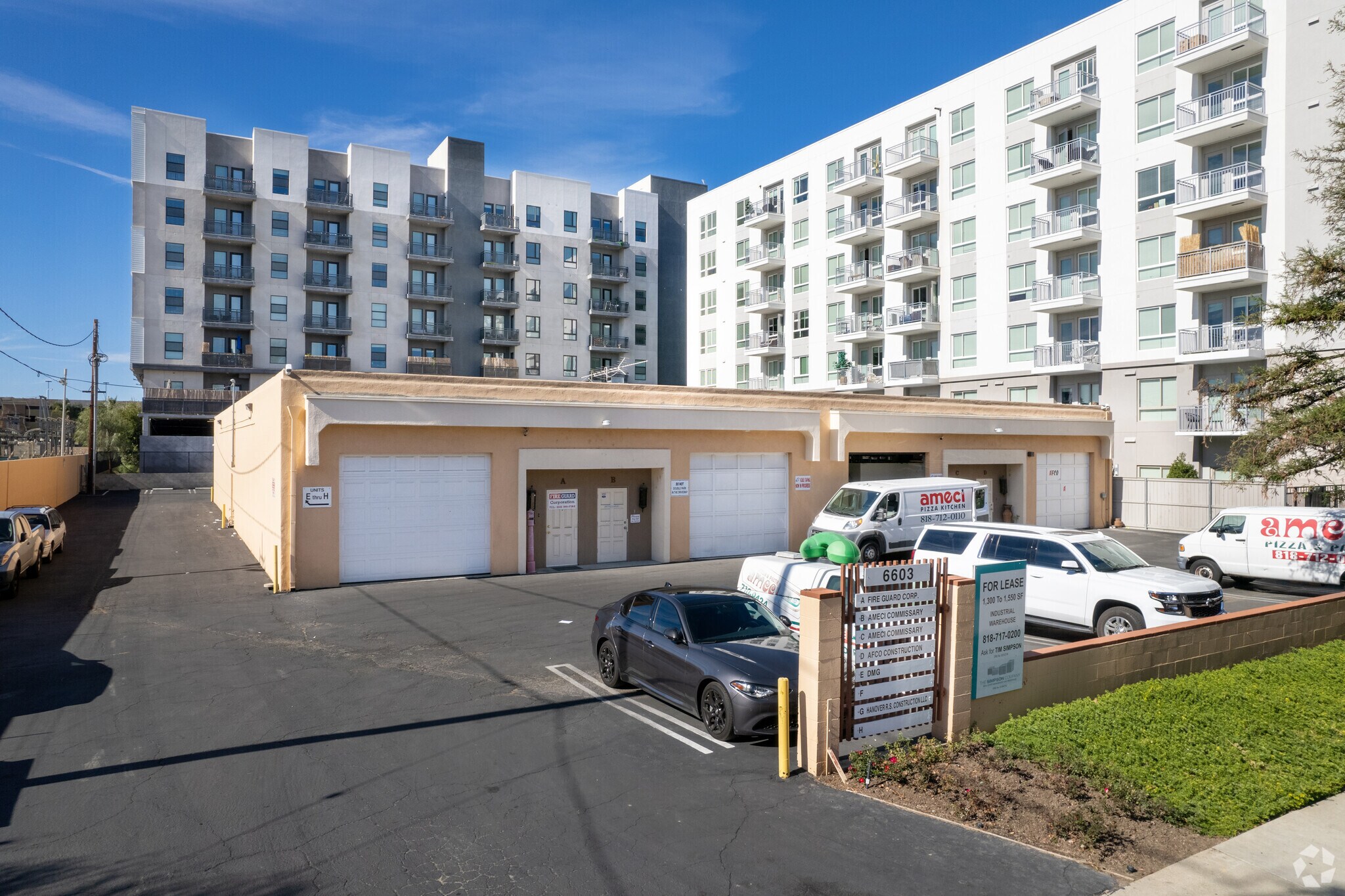 6603 Independence Ave, Canoga Park, CA à louer Photo principale– Image 1 sur 6