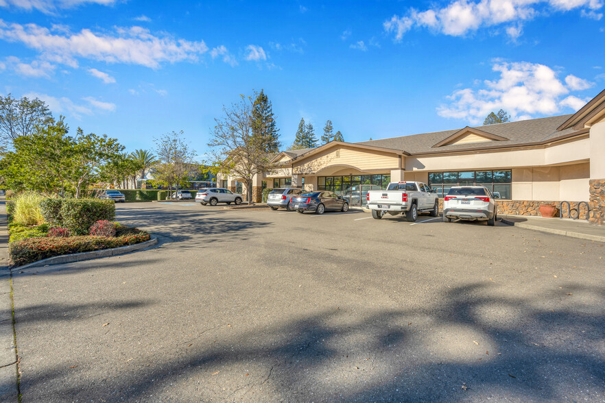 810 Denbeste Ct, Windsor, CA à louer - Photo de l’immeuble – Image 2 sur 13