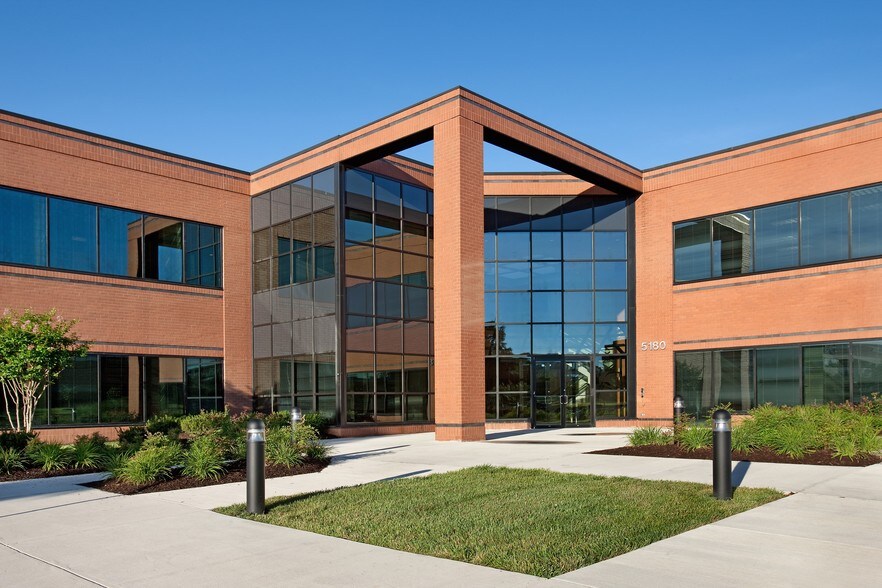 5180 Parkstone Dr, Chantilly, VA à louer - Photo de l’immeuble – Image 2 sur 22