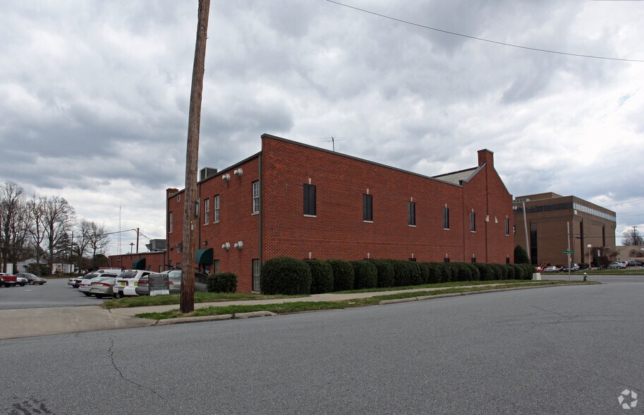 1023-1119 E Wendover Ave, Greensboro, NC à louer - Photo de l’immeuble – Image 3 sur 5