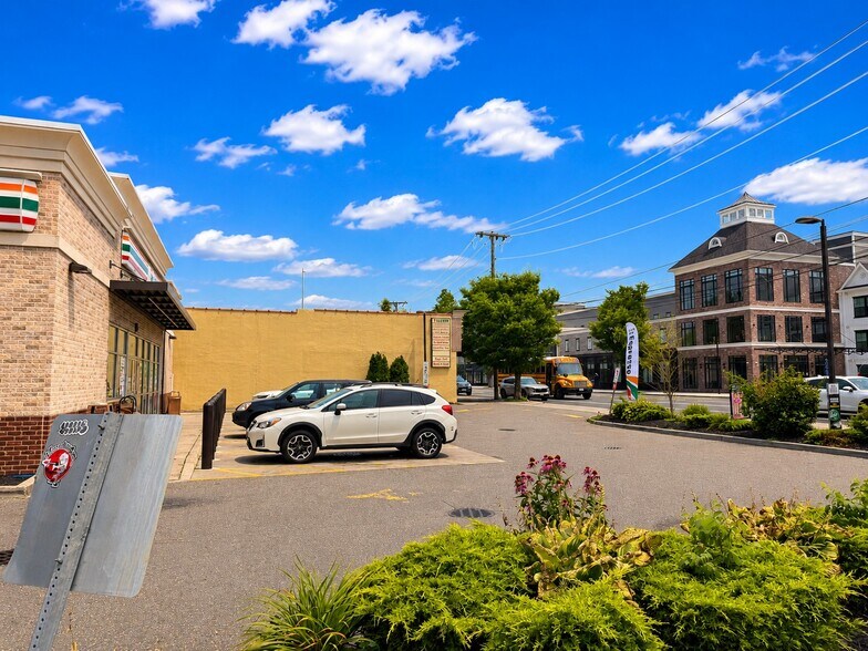 136 Hempstead Tpke, West Hempstead, NY à vendre - Photo de l’immeuble – Image 3 sur 3