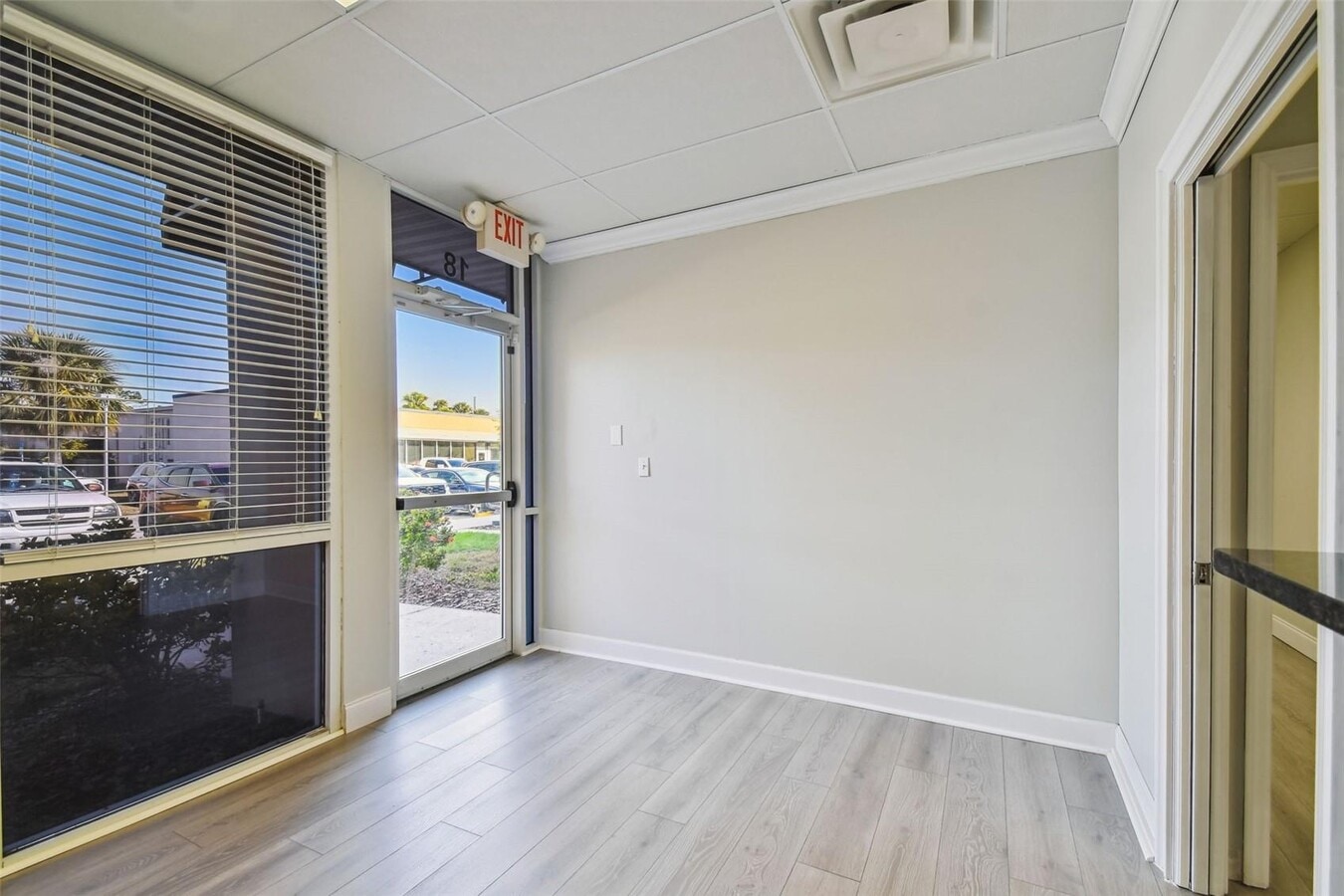 5404 Hoover Blvd, Tampa, FL 33634 - Lot 18 -  - Photo intérieure - Image 1 of 40