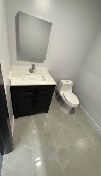 6761 W Sunrise Blvd, Plantation, FL à louer - Photo de l’immeuble – Image 3 sur 9