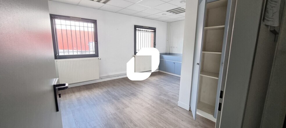 Bureau dans Torcy à louer - Photo intérieure – Image 1 sur 11