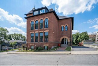 Plus de détails pour 72 Kendrick Ave, Woonsocket, RI - Spécialisé à vendre