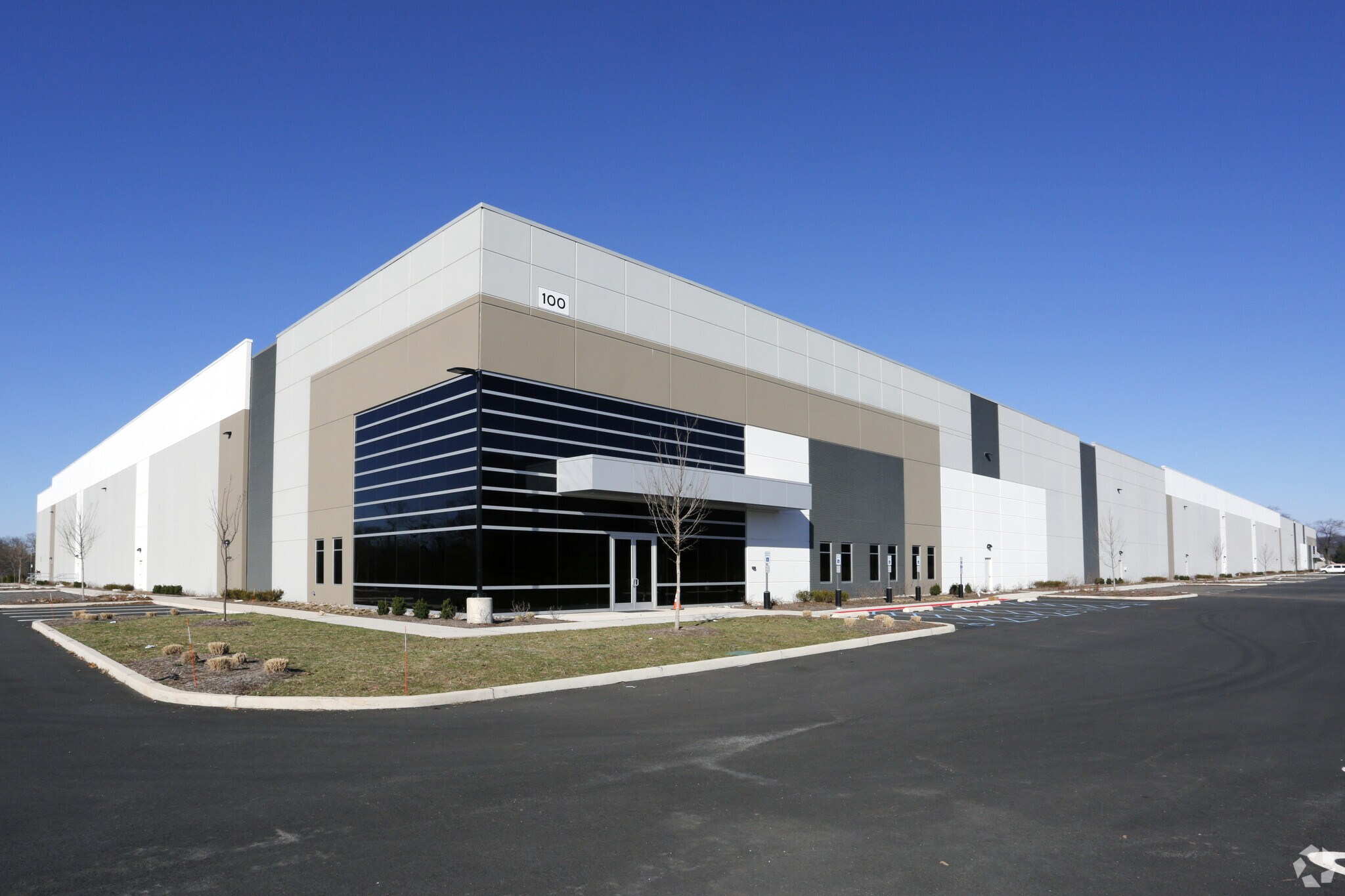 100 Ridge Rd, Piscataway, NJ à louer Photo principale– Image 1 sur 6