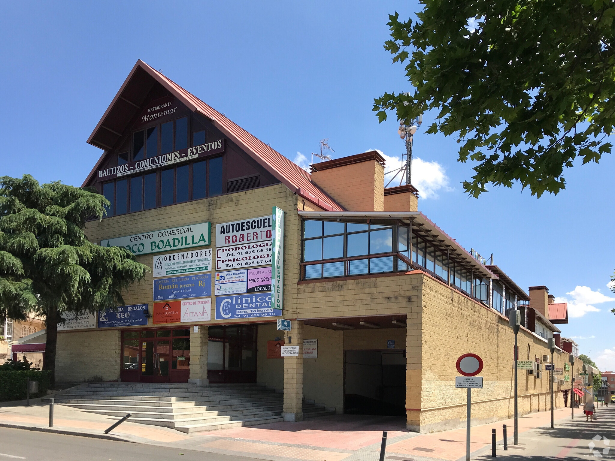 Local commercial dans Boadilla del Monte, Madrid à vendre Photo principale– Image 1 sur 3