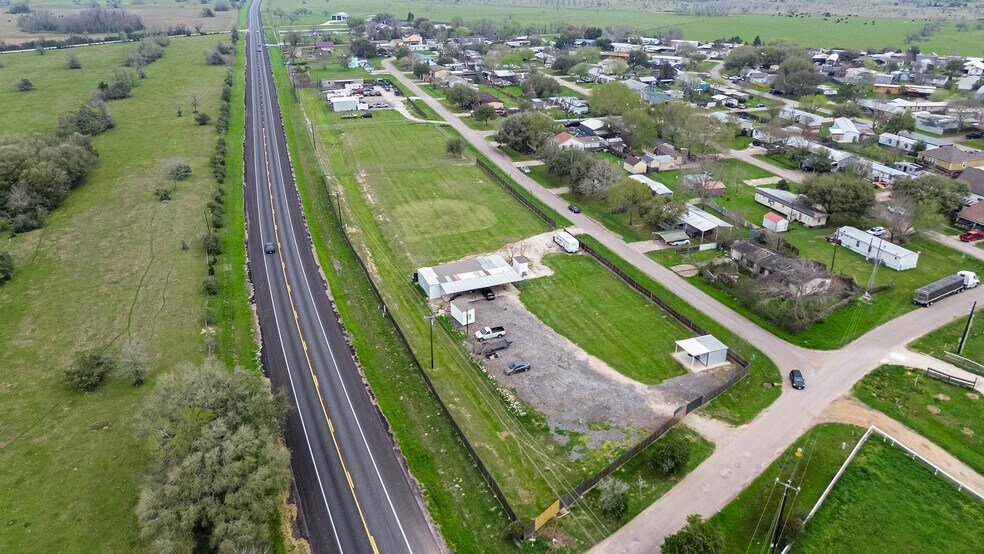 547 W Navigation St, Brookshire, TX à vendre - Photo principale – Image 2 sur 34