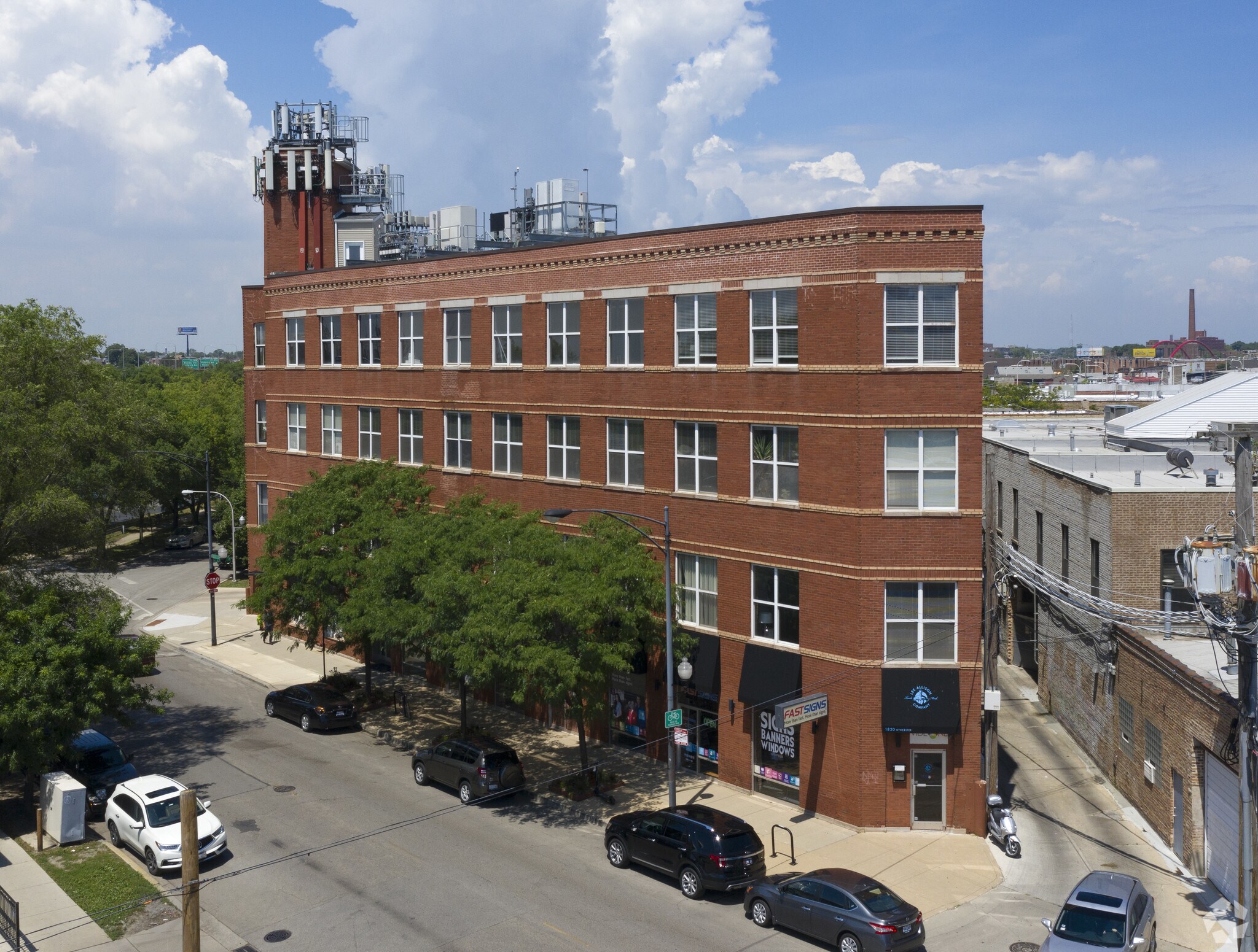 1820 W Webster Ave, Chicago, IL à louer Photo principale– Image 1 sur 25