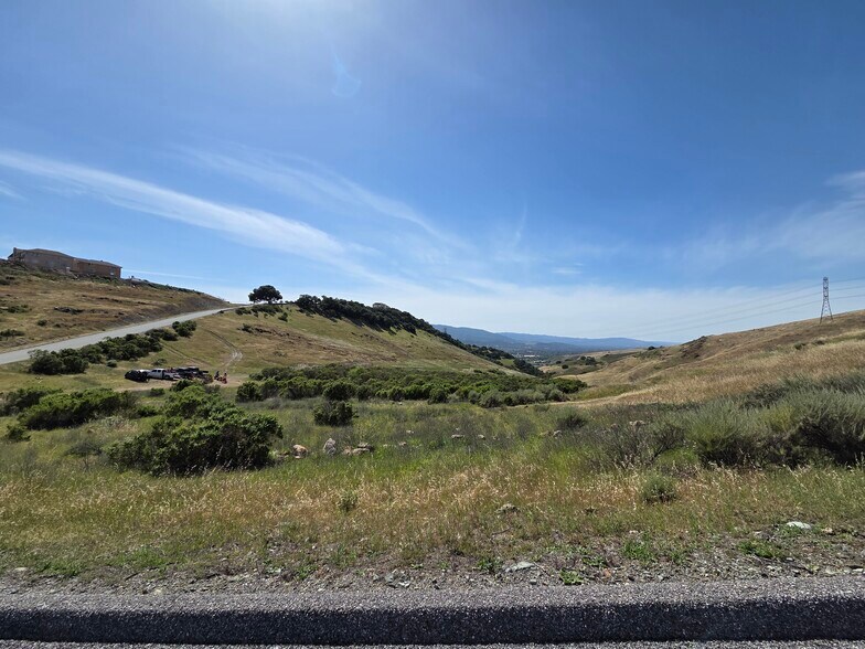 22610 Country View Dr, San Jose, CA à vendre - Photo de l’immeuble – Image 1 sur 4
