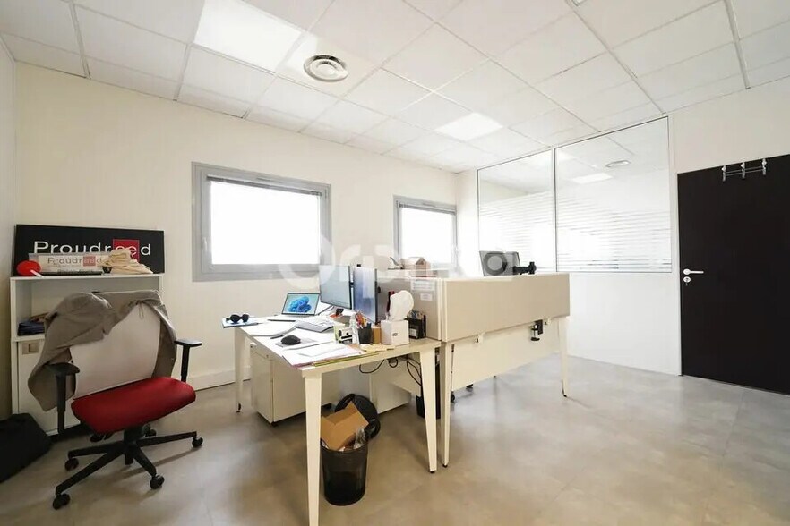 Bureau dans Saint-Priest à louer - Photo de l’immeuble – Image 3 sur 11