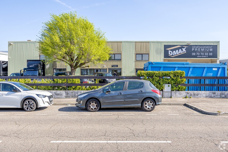 8 Rue Des Freres Lumiere, Genas à louer - Photo principale – Image 1 sur 2