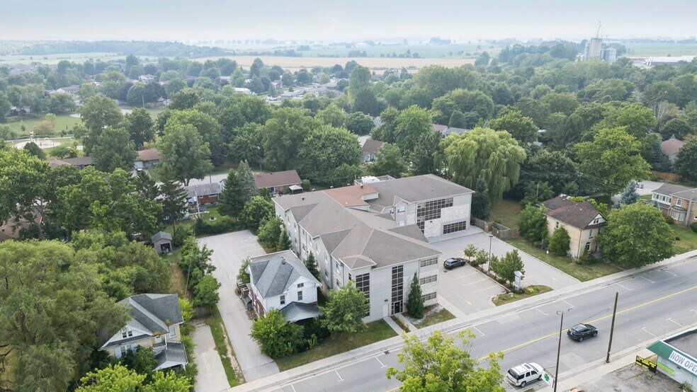 139 Main St, Lucan, ON à vendre - Photo de l’immeuble – Image 1 sur 1