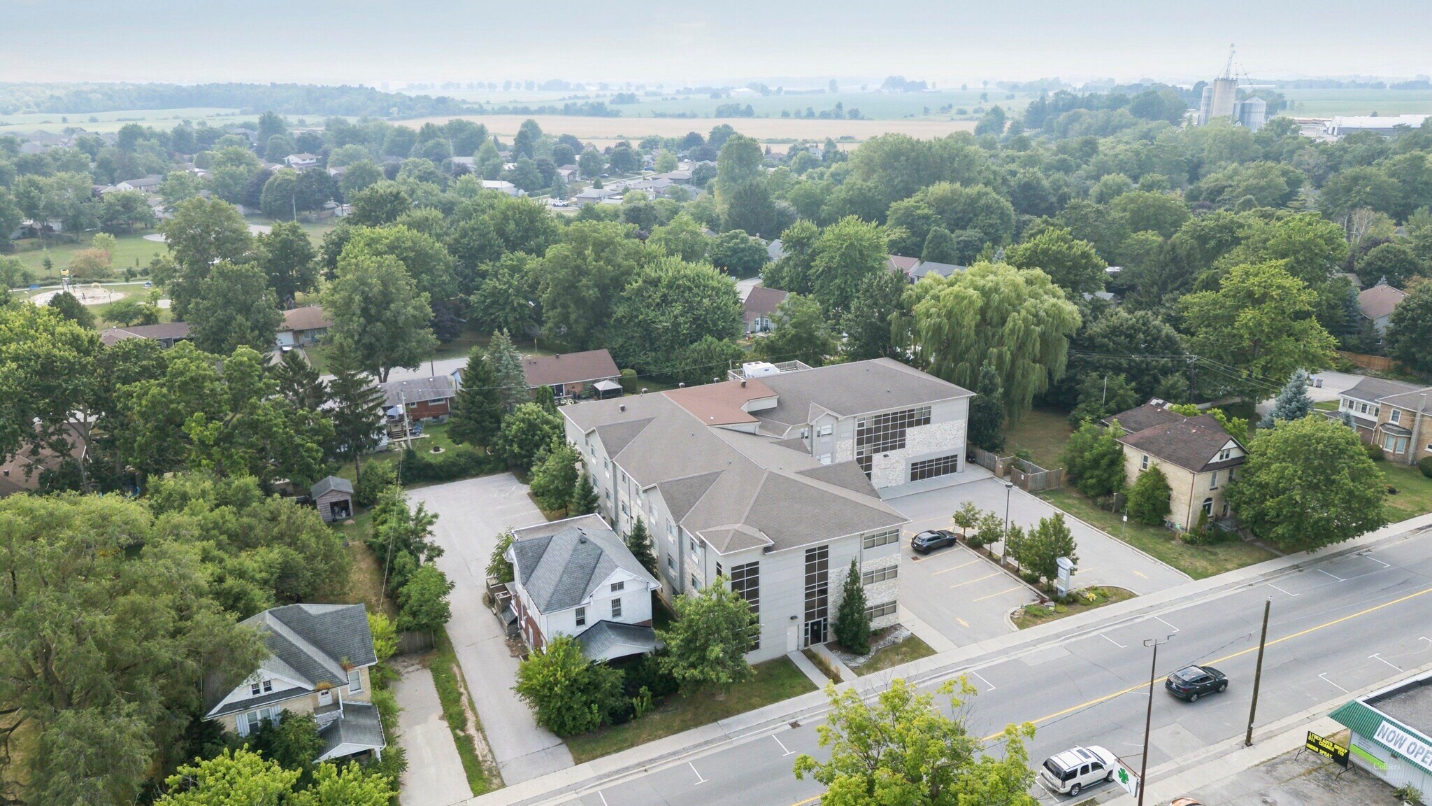 139 Main St, Lucan, ON à vendre Photo de l’immeuble– Image 1 sur 2