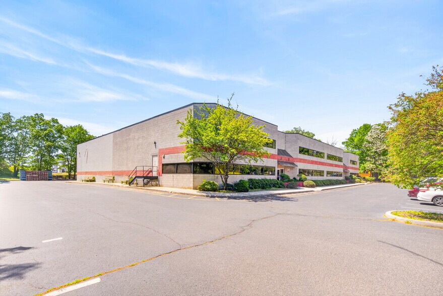 2 Meridian Rd, Eatontown, NJ à louer - Photo de l’immeuble – Image 2 sur 5