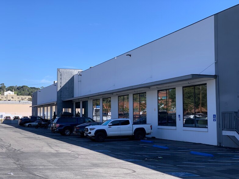 3550 Tyburn St, Los Angeles, CA à louer - Photo de l’immeuble – Image 1 sur 13