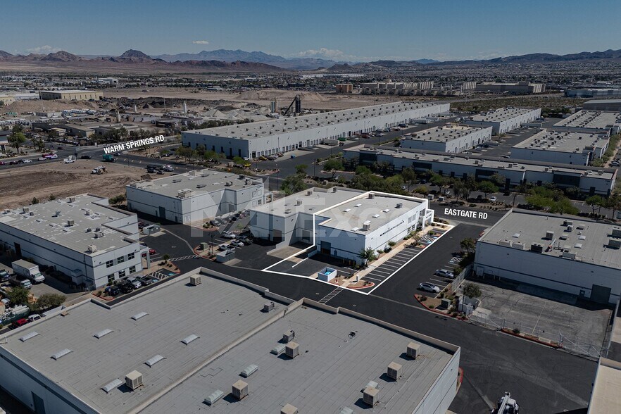 7481 Eastgate Rd, Henderson, NV à louer - Photo de l’immeuble – Image 3 sur 5
