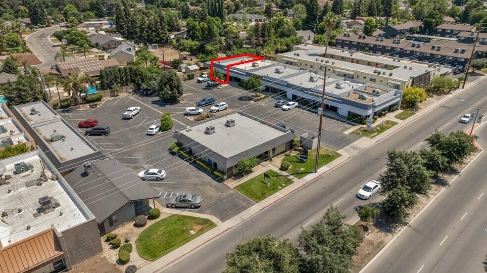 236-248 W Caldwell Ave, Visalia, CA à louer - Photo de l’immeuble – Image 2 sur 25